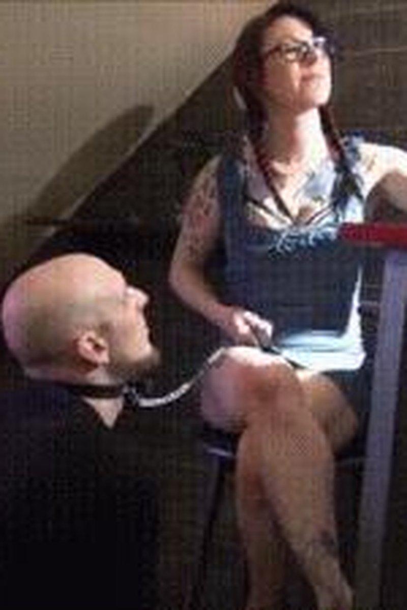 Smoking & Faceslapping - Screenshot 1 of 4 - Slapping