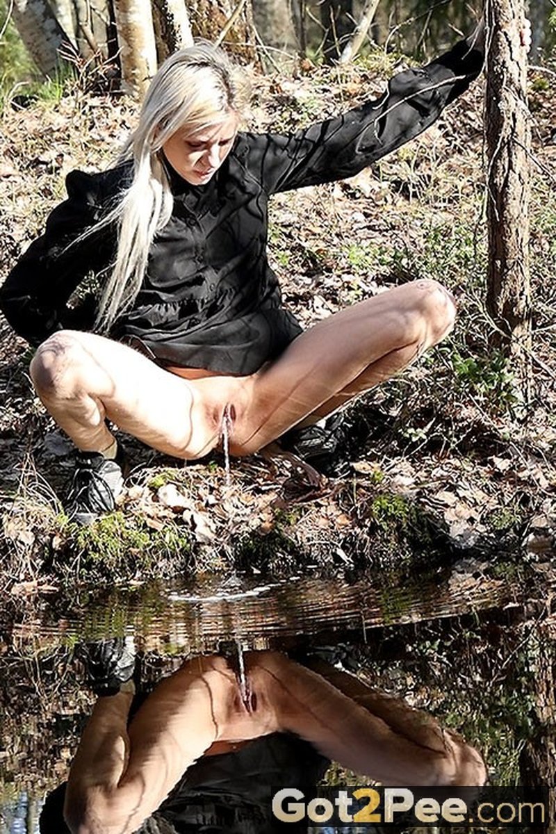 Into the River - Screenshot 1 of 4 - Golden Shower