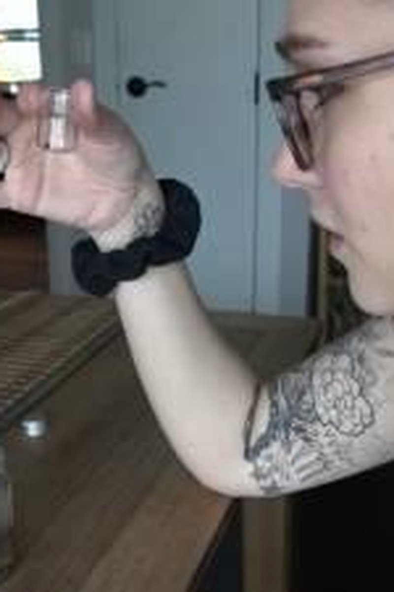 Tiny Man Slave - Screenshot 1 of 4 - Fetish