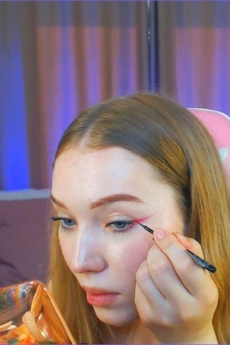 Make Up - Screenshot 1 of 4 - Blonde Hair (Female)