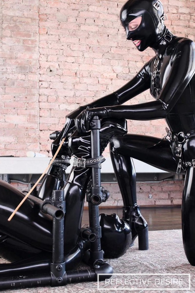 Slap Happy - Screenshot 1 of 4 - Bondage