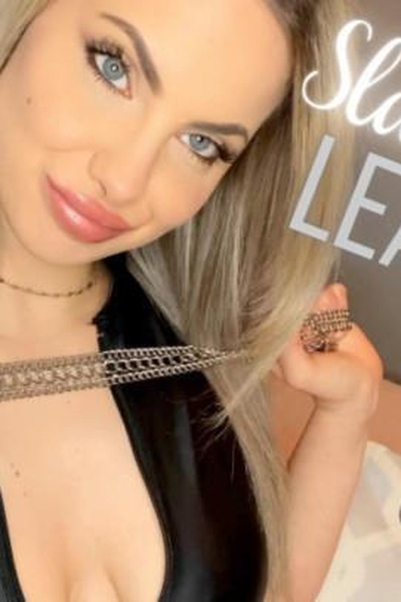 Slave Task: Leashed - Screenshot 1 of 4 - Blondegoddess