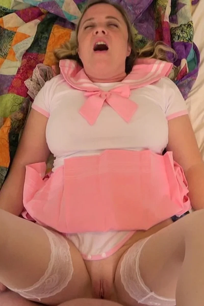 Devout Stepdaughter Learns the Anal Loophole - Screenshot 1 of 4 - Adorable