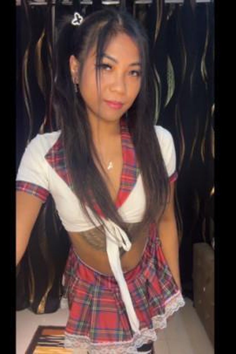 Asian Student Striptease - Screenshot 1 of 4 - Asian