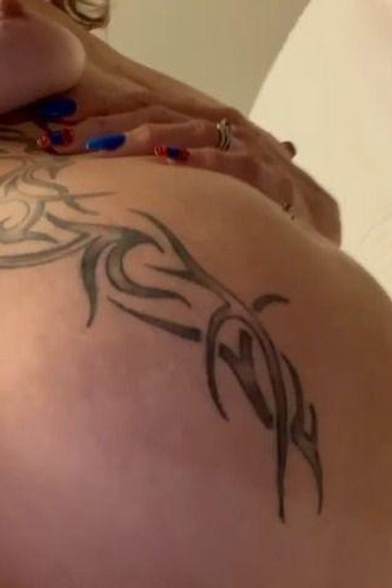 Bloated Toe Up - Screenshot 1 of 4 - Bathroom