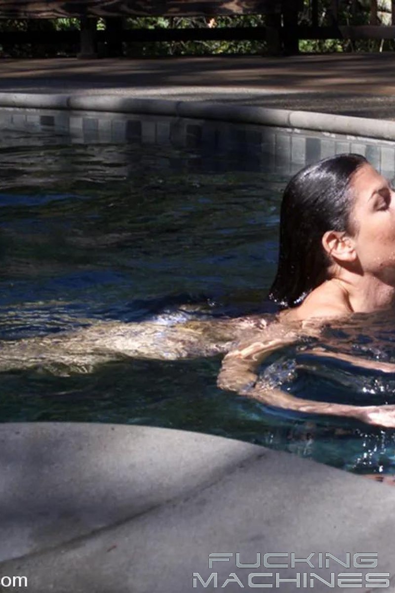 Sandy - Screenshot 1 of 4 - Anal