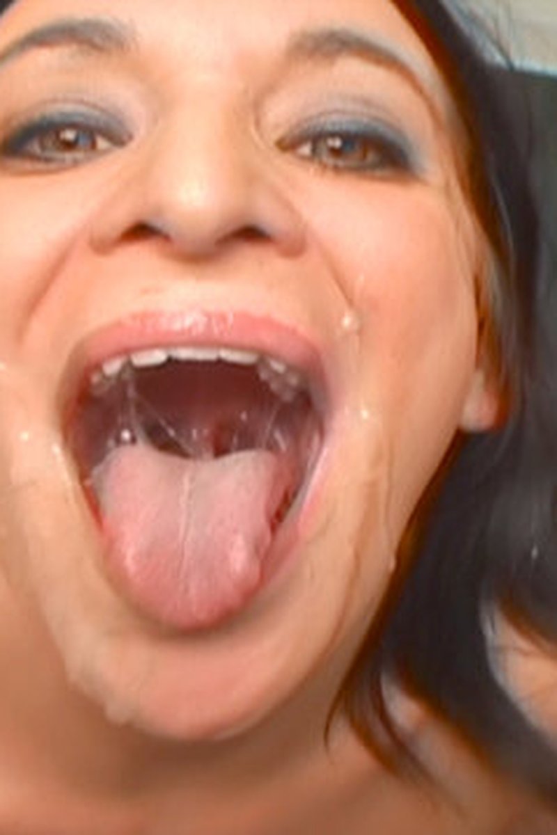 Sky Lee - Screenshot 1 of 4 - Blowjob