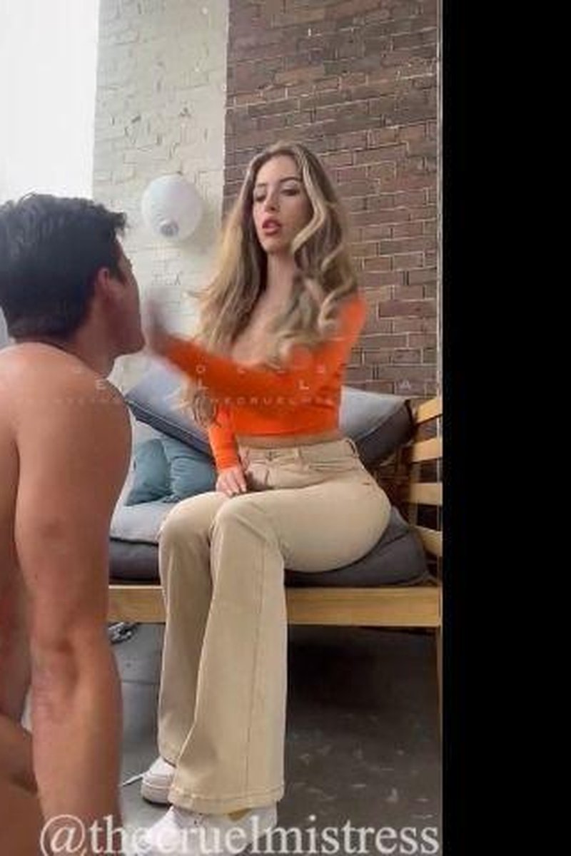 Face Slapping - Screenshot 1 of 4 - Domination