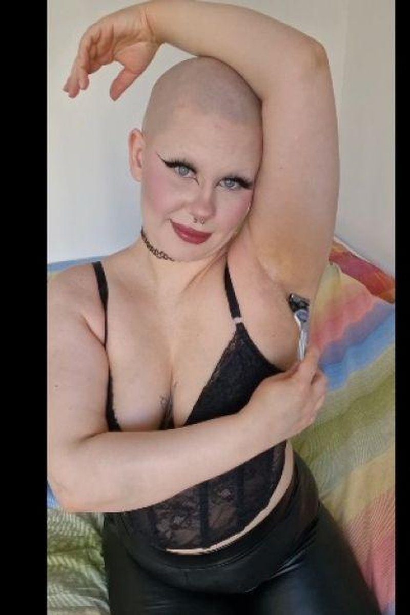 Armpit Shave - Screenshot 1 of 4 - Armpit Fetish
