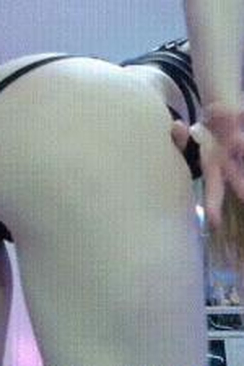 Twerk Video - Screenshot 1 of 4 - 21 Year-old