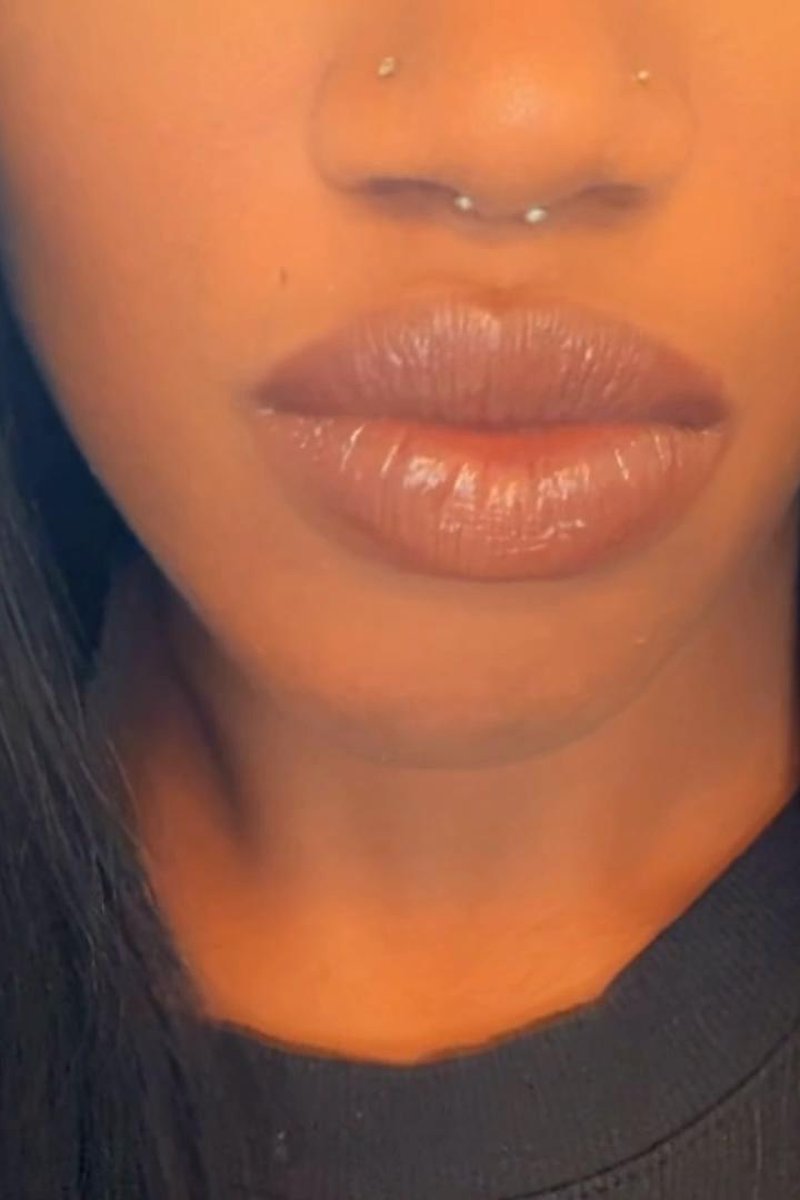 Upper Lip Smelling - Screenshot 1 of 4 - Black