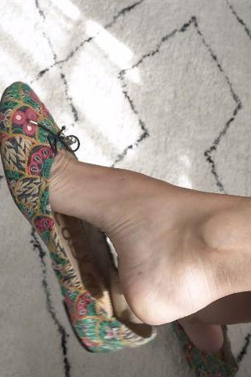 Flats Therapy - Screenshot 1 of 4 - Foot Fetish