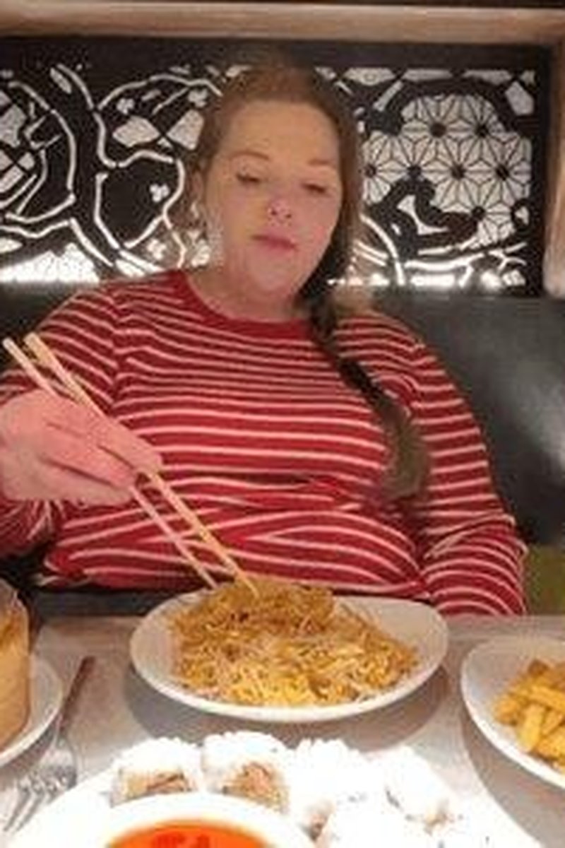 Buffet Stuffing - Screenshot 1 of 4 - BBW