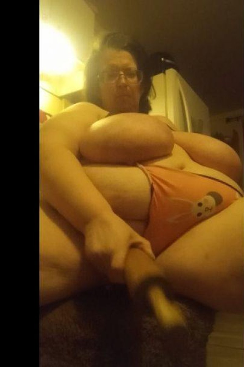 Rolling Pin Play - Screenshot 1 of 4 - BBW