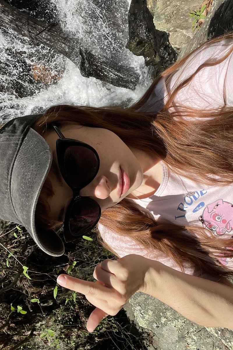 Outdoor Princess - Screenshot 1 of 4 - Ass Worship