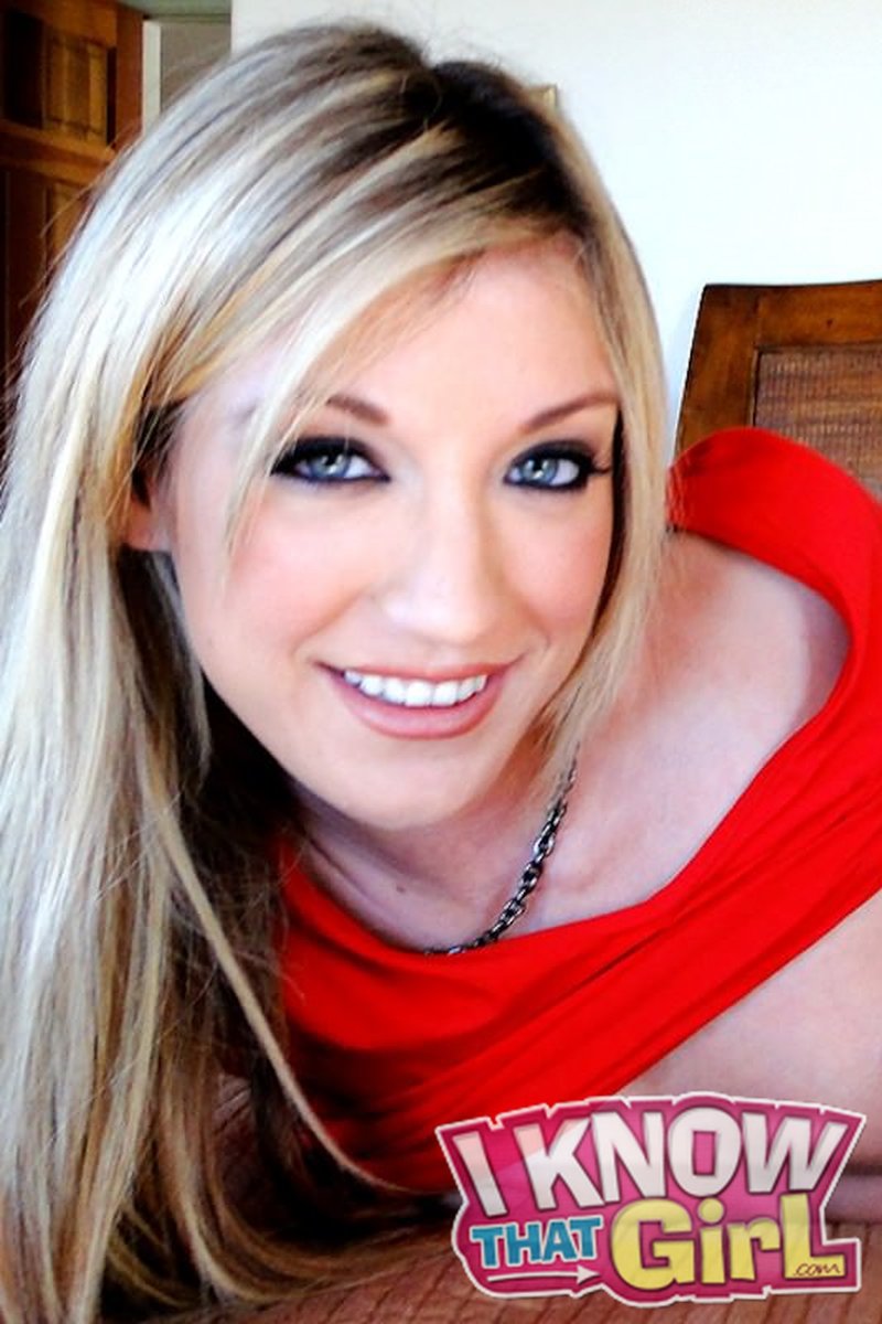 Pie Fetish - Screenshot 1 of 4 - Amy Brooke