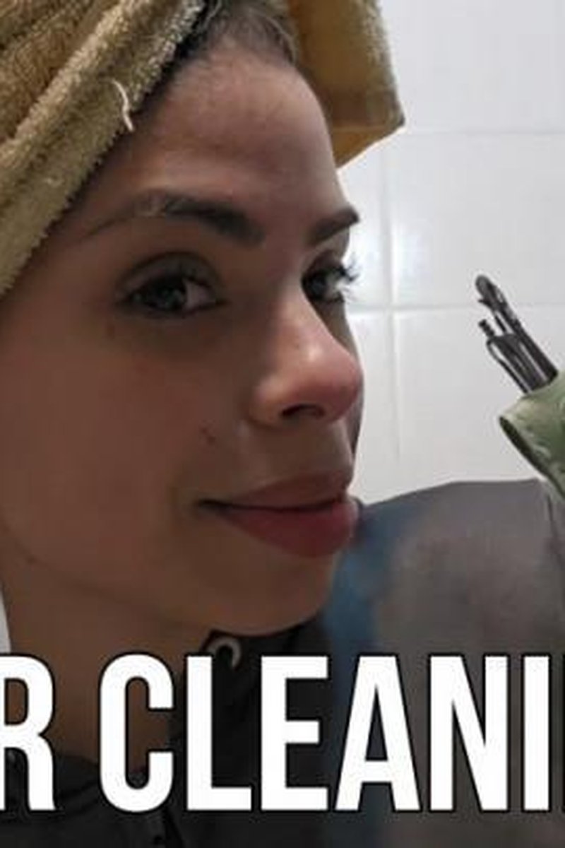 Ear Cleaning - Screenshot 1 of 4 - Cleaning