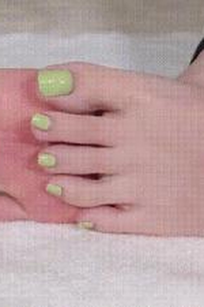 Lotion Tease - Screenshot 1 of 4 - Foot Fetish