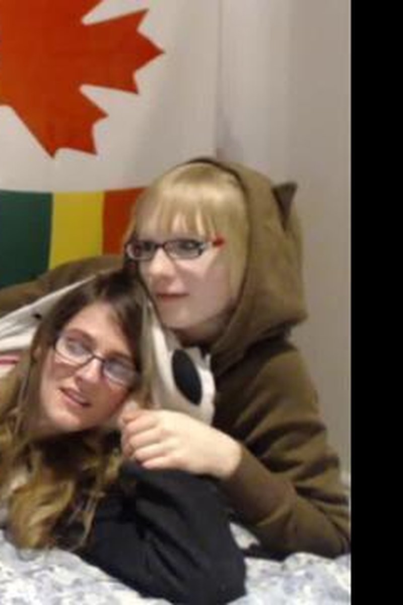 Full Live Show - Screenshot 1 of 4 - Blowjob