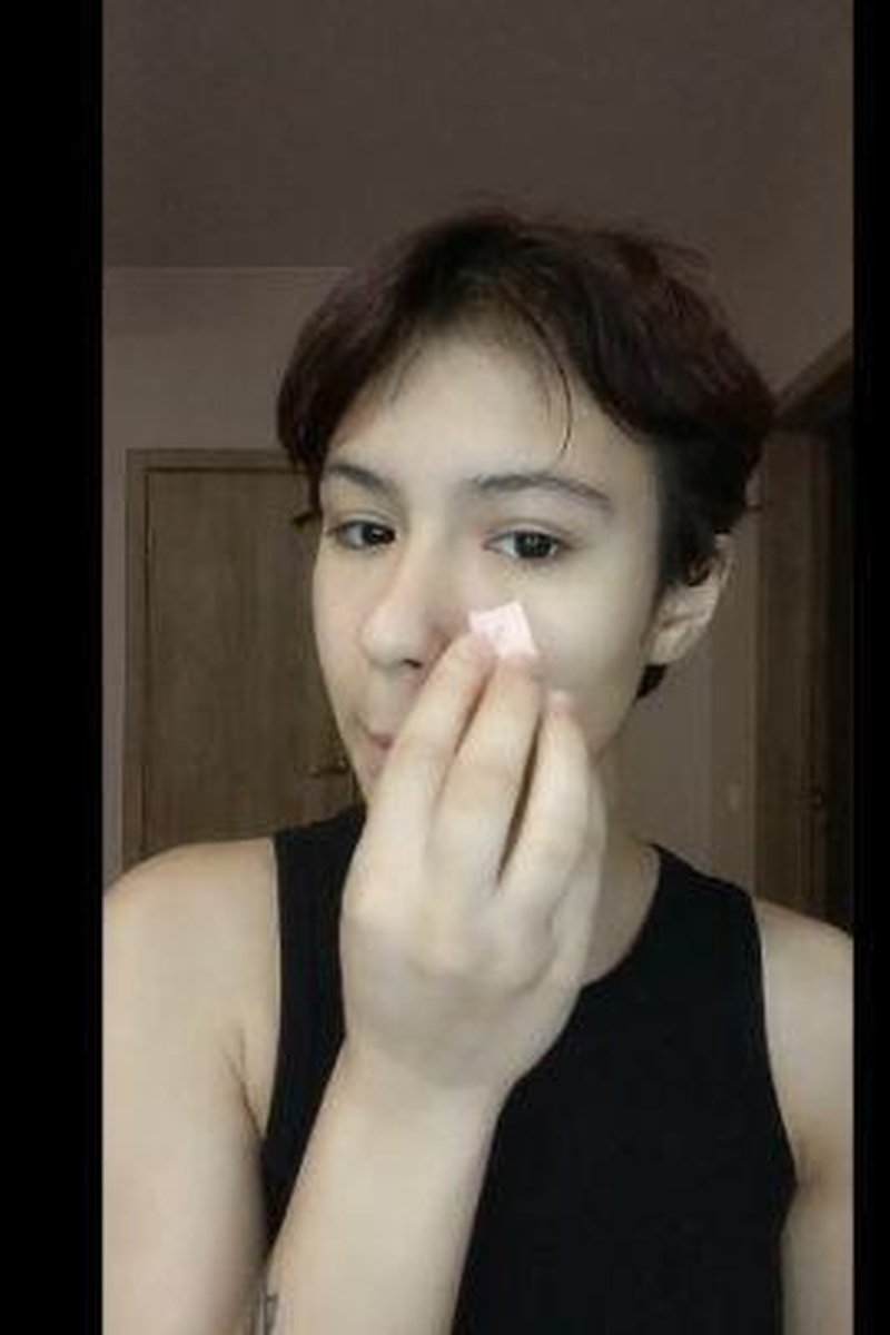 Applying Makeup - Screenshot 1 of 4 - Babes