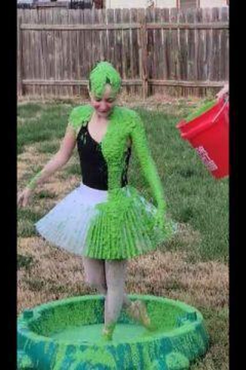 Ballet Dancer Gets Slime - Screenshot 1 of 4 - Ballerina