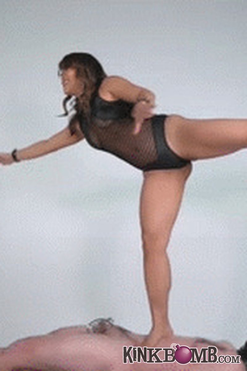 Astrodomina: Trample Time - Screenshot 1 of 4 - Asian