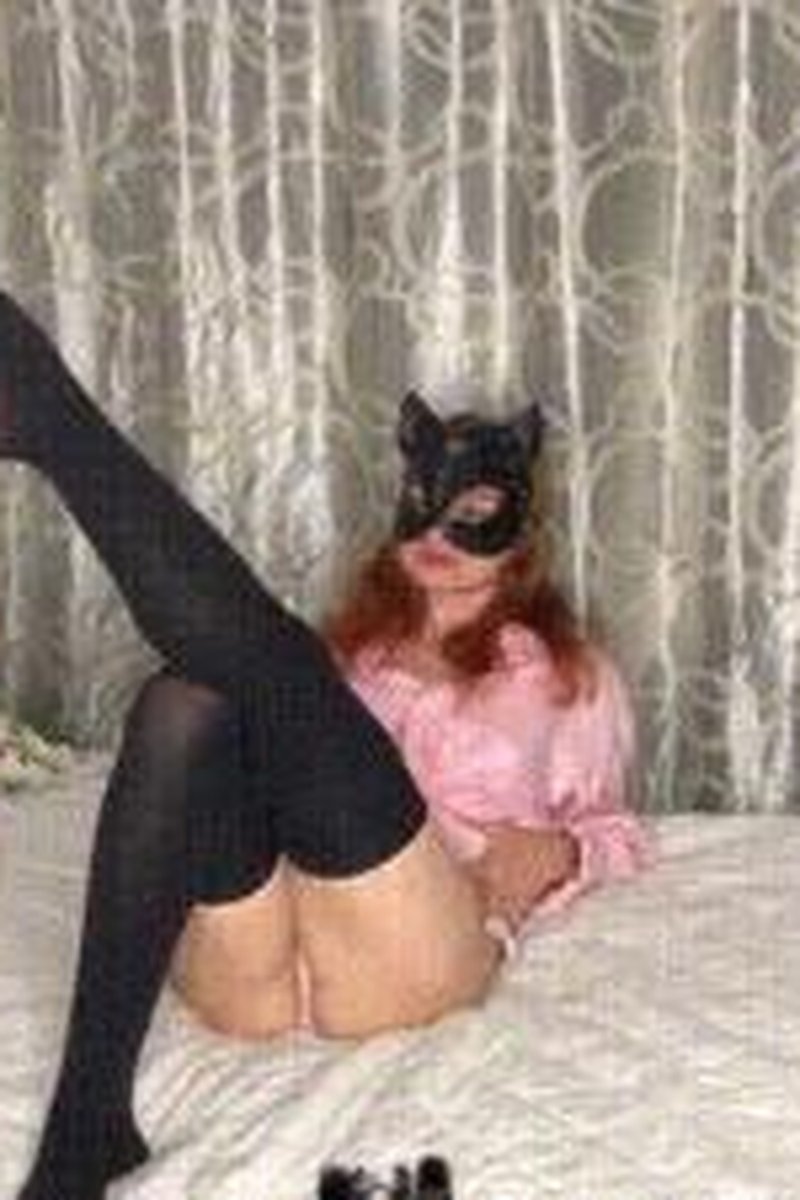 Black Cat Teasing! - Screenshot 1 of 4 - Foot Fetish