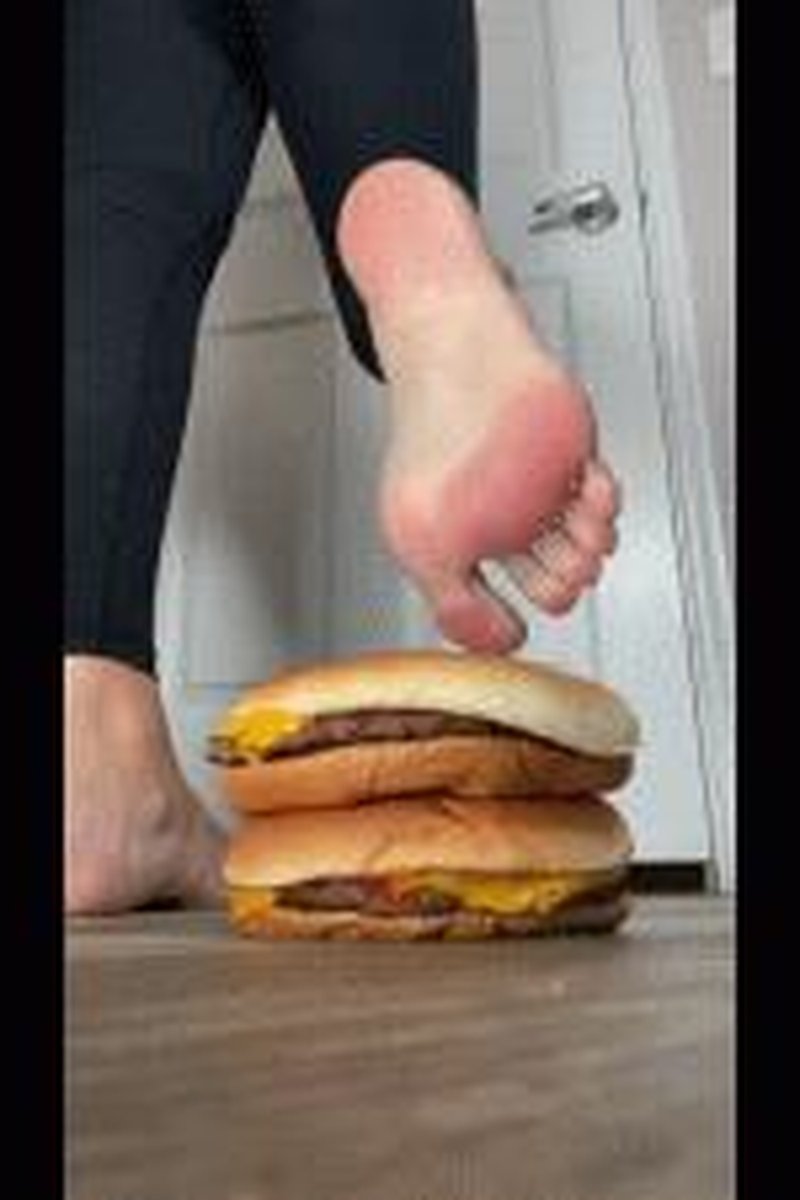 Cheeseburger Crush - Screenshot 1 of 4 - Food