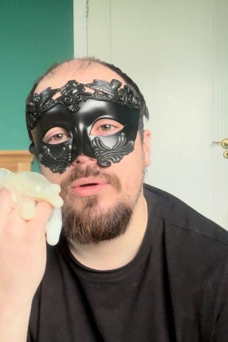 Cum Dump Training - Screenshot 1 of 4 - Condomfetish