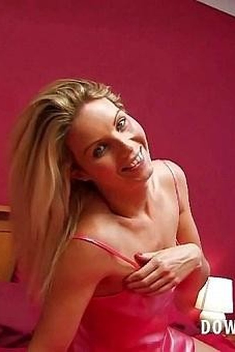 Fiona Jane - Screenshot 1 of 4 - Downblouse