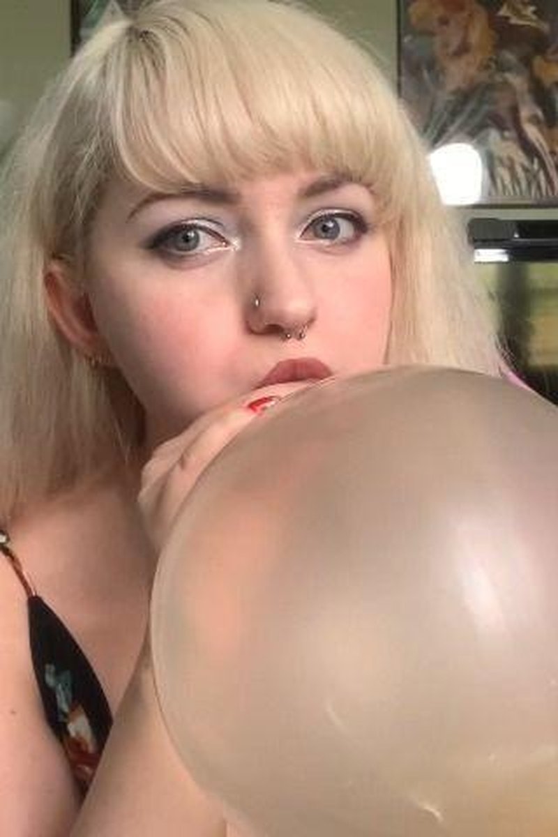 Voodoo Balloons - Screenshot 1 of 4 - Balloon Fetish