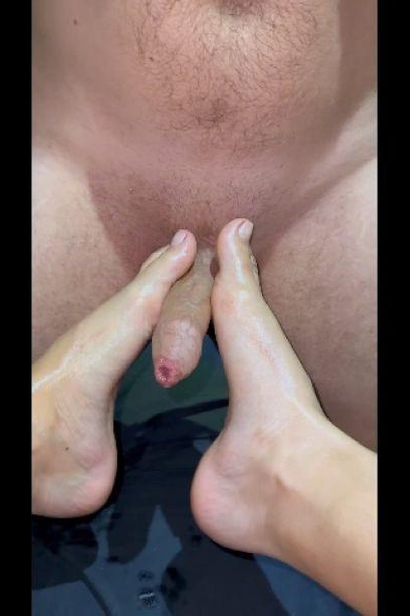Footjob - Screenshot 1 of 4 - Amateur