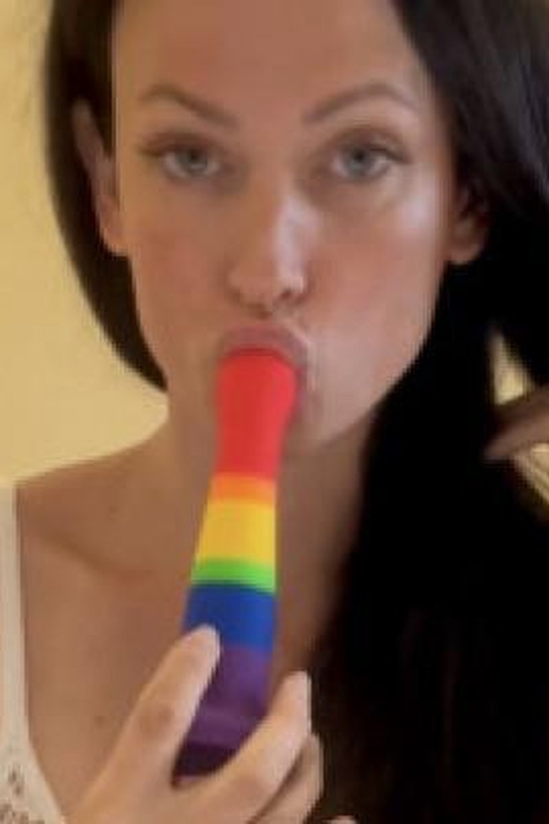 Lil Rainbow - Screenshot 1 of 4 - Anal