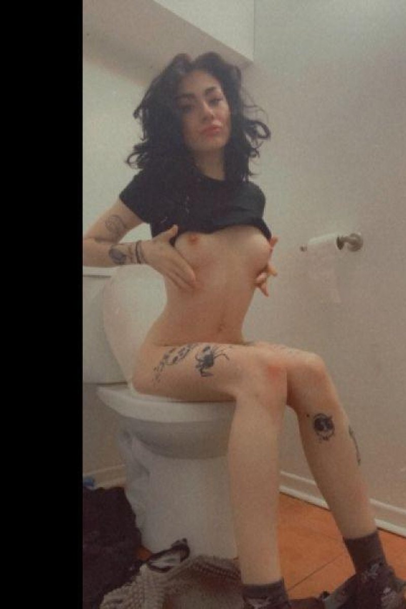 Piss Time - Screenshot 1 of 4 - Golden Shower