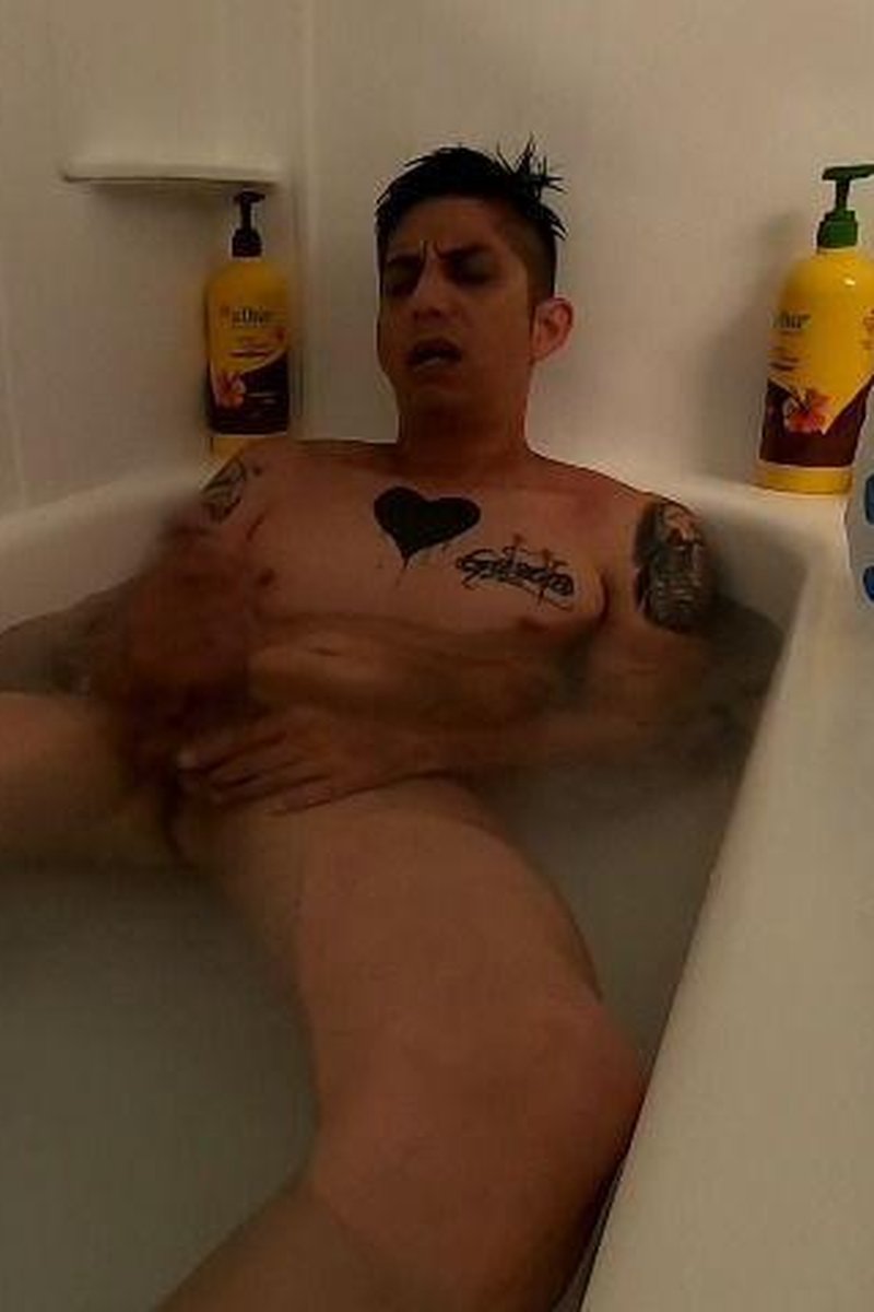 Bathtub Tug - Screenshot 1 of 4 - Bathroom
