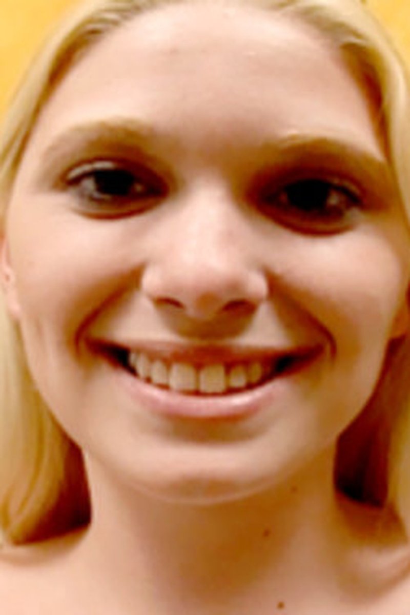 Alena - Screenshot 1 of 4 - Blond Hair