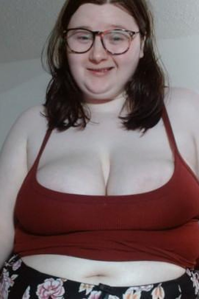 Busty Babe Belching - Screenshot 1 of 4 - BBW