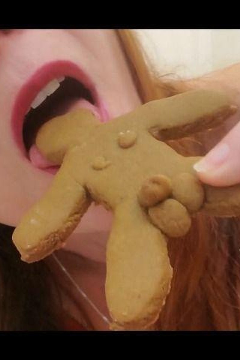 Devouring Explicit Gingerbread Cookies - Screenshot 1 of 4 - Holidays