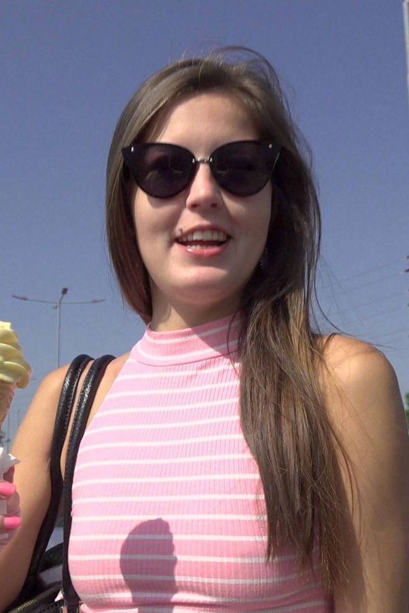 Cheating Girlfriend Fucks Dude for Money - Screenshot 1 of 4 - Blowjob