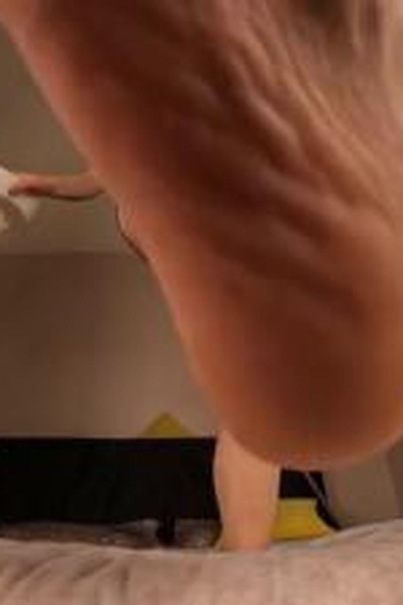 Giantess Stomping - Screenshot 1 of 4 - Ass Squeezing