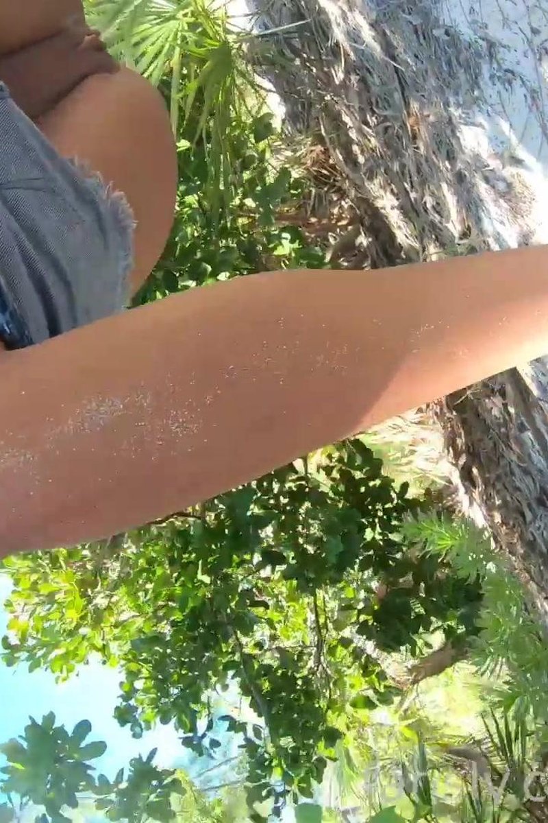 Bahamas Pee Compilation - Screenshot 1 of 4 - Beach