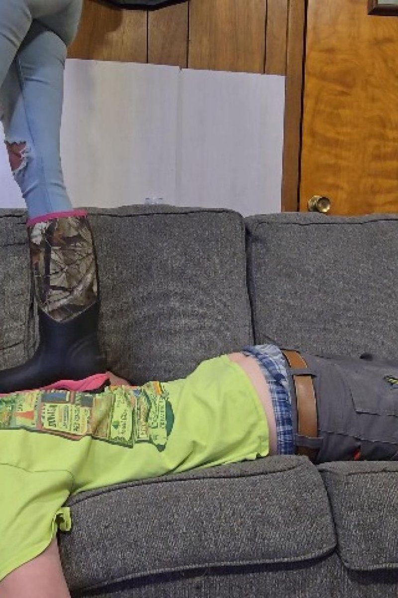 Boot And Sock Trample - Screenshot 1 of 4 - Boots