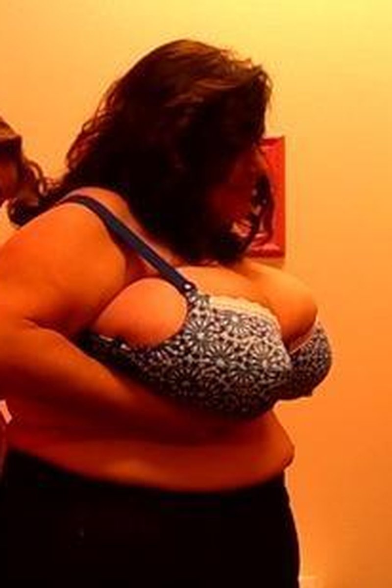Trying On Bras - Screenshot 1 of 4 - Big Tits