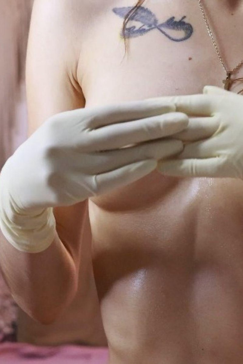 Double Gloves - Screenshot 1 of 4 - Boobworship