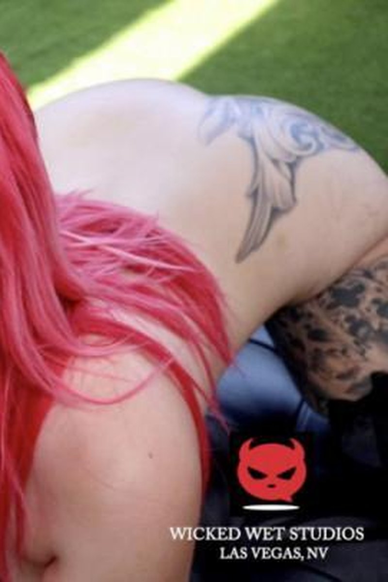 Redhead Cheerleader Fucks BBC Outside - Screenshot 1 of 4 - BBC