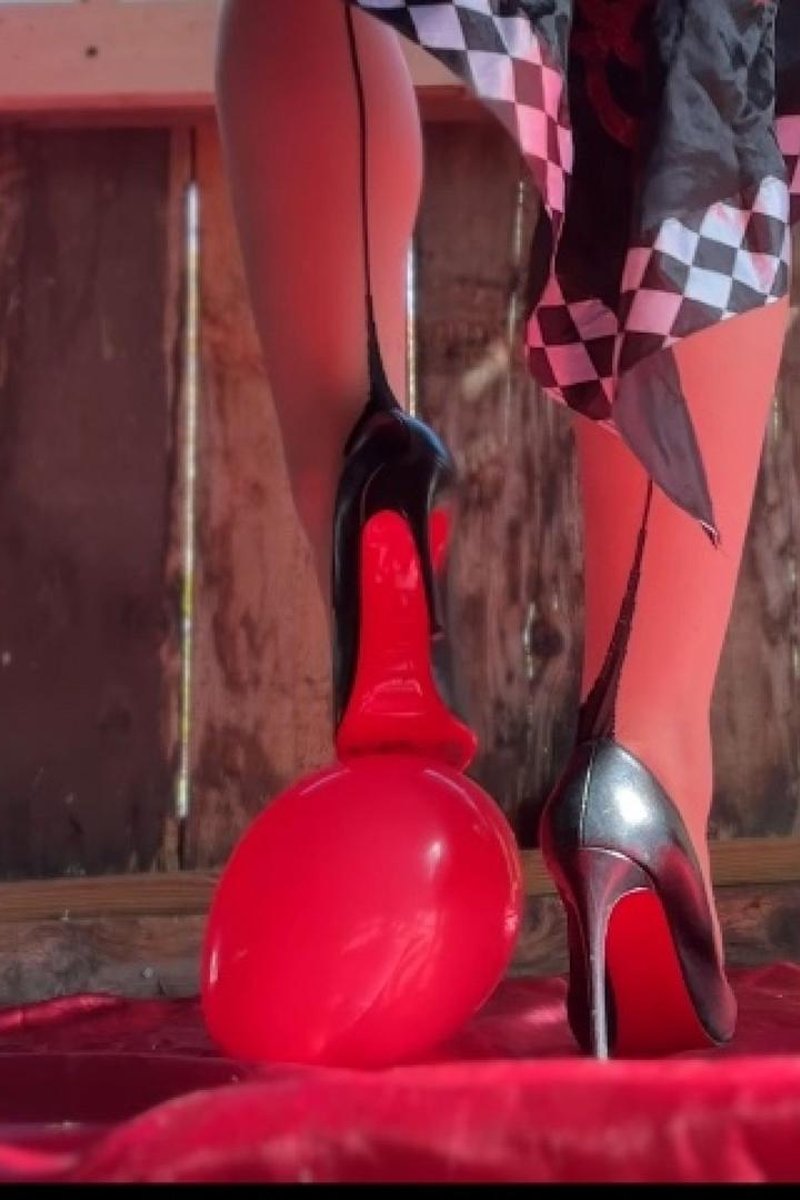 Crimson Command - Screenshot 1 of 4 - Heelpopping