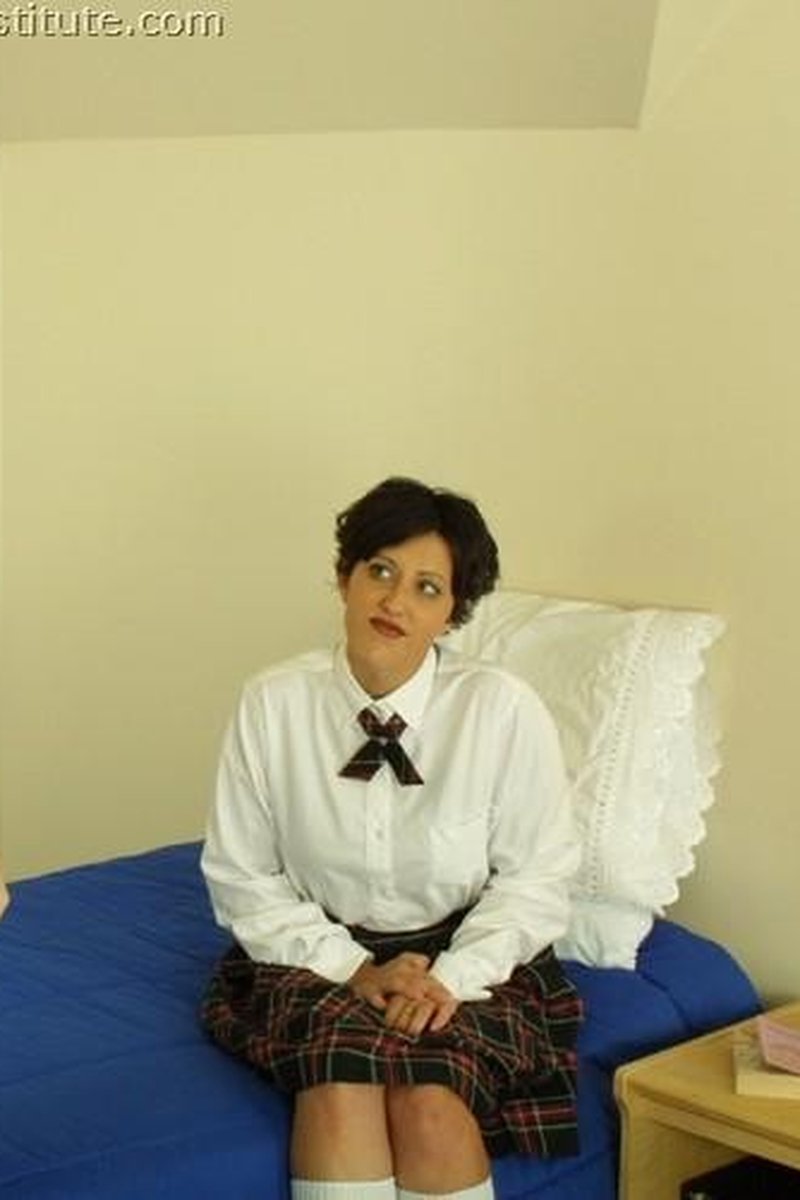 Tess Progress Report (E) - Screenshot 1 of 4 - Bent Over