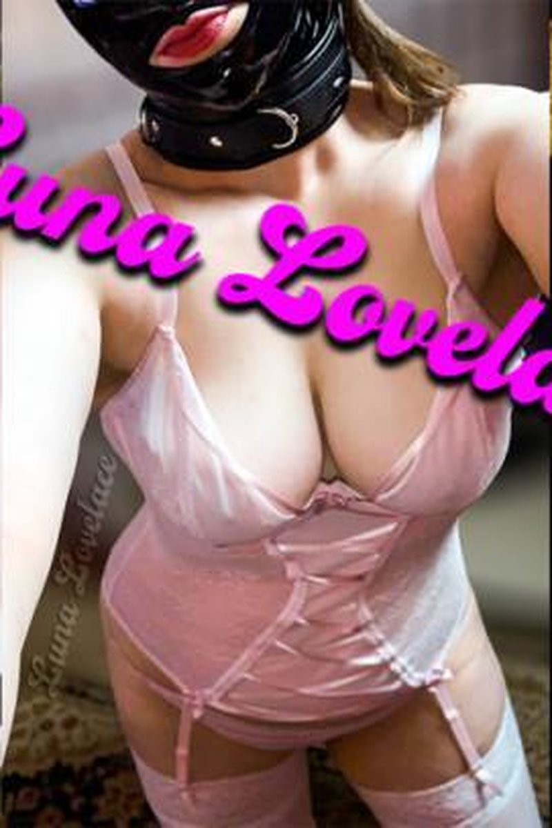 Latex Blowjob While Kneeling On Vibrator - Screenshot 1 of 4 - Blowjob