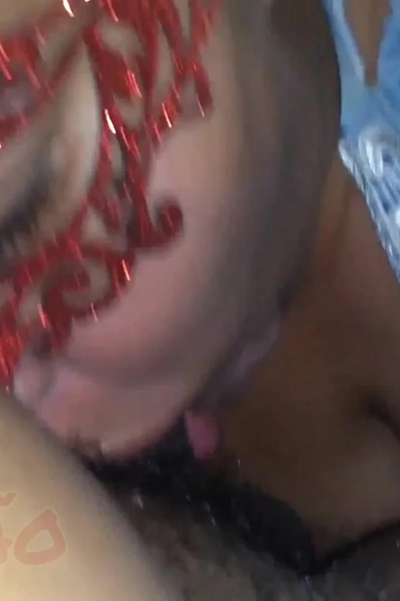 Safada Fazendo Garganta Profunda - Screenshot 1 of 4 - Anal