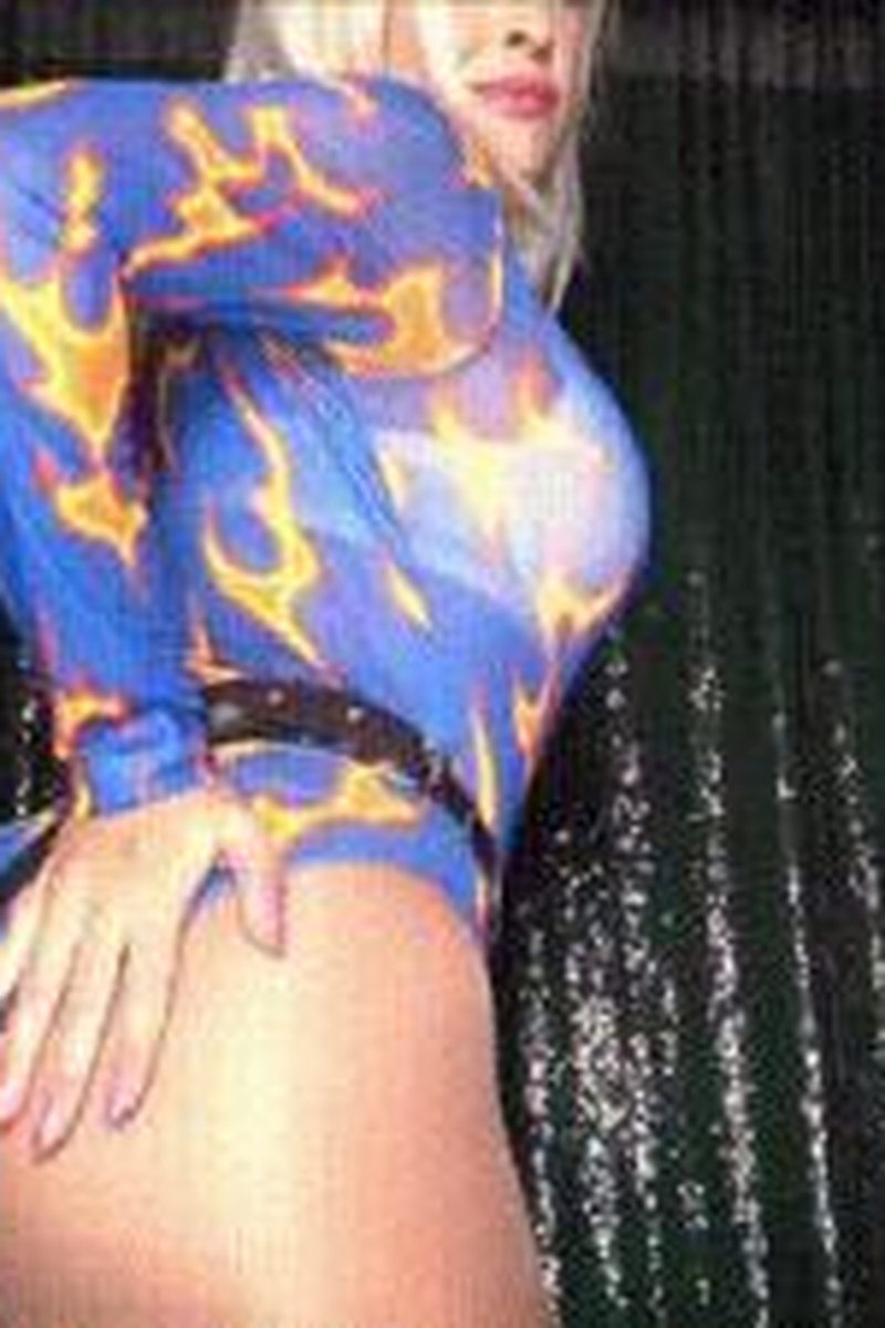 Queer For Queen B - Screenshot 1 of 4 - Blonde Hair (Female)